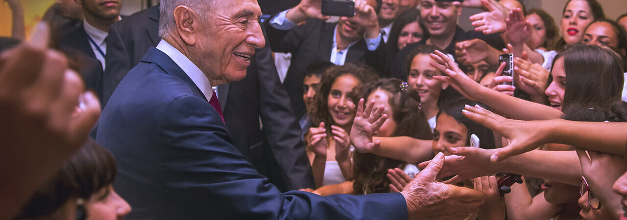 Không ngừng ước mơ Cuộc đời và di sản của Shimon Peres